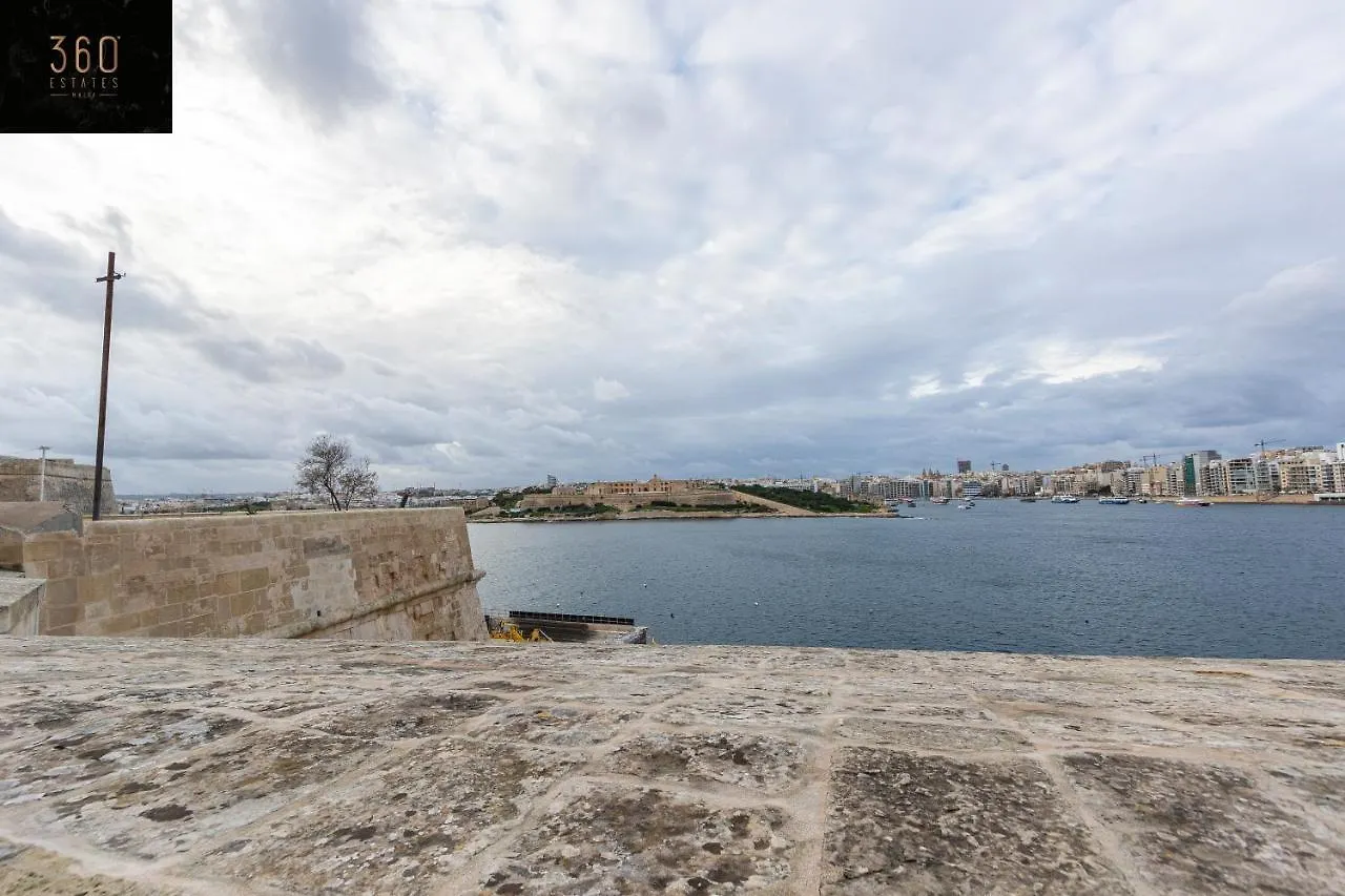 Seafront - Top Location, Top Floor With Wifi & Ac By 360 Estates Valletta Apartment