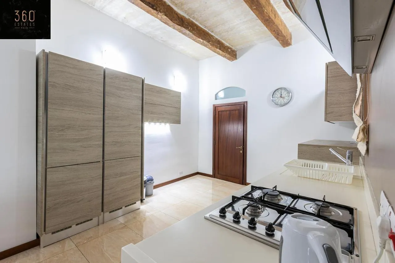 Seafront - Top Location, Top Floor With Wifi & Ac By 360 Estates Valletta Apartment