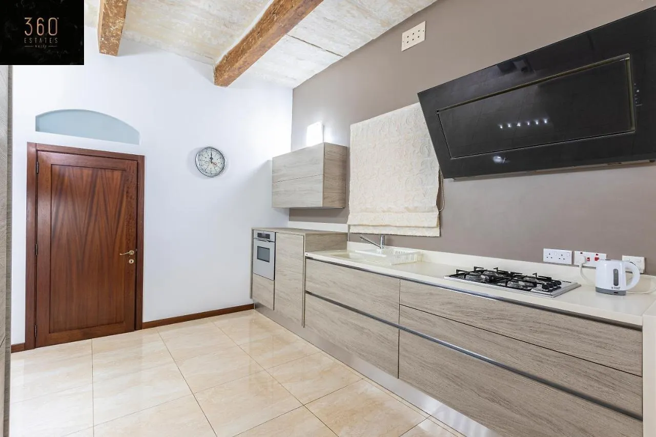 Apartment Seafront - Top Location, Top Floor With Wifi & Ac By 360 Estates Valletta