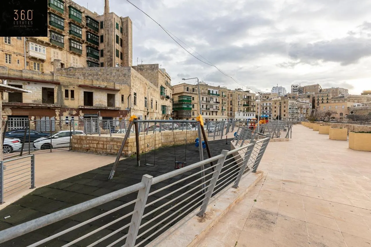 Seafront - Top Location, Top Floor With Wifi & Ac By 360 Estates Valletta Apartment